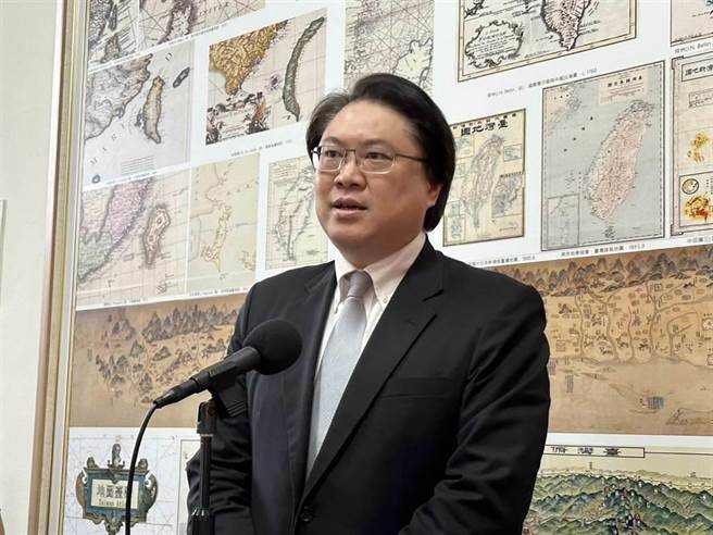 内政部长林右昌今日于立法院受访表示，到目前为止还看不懂，到底是用什么方法，是补助、採购、赠送，还是老百姓要自己买？天底下没有白吃的午餐。（本报资料照片）