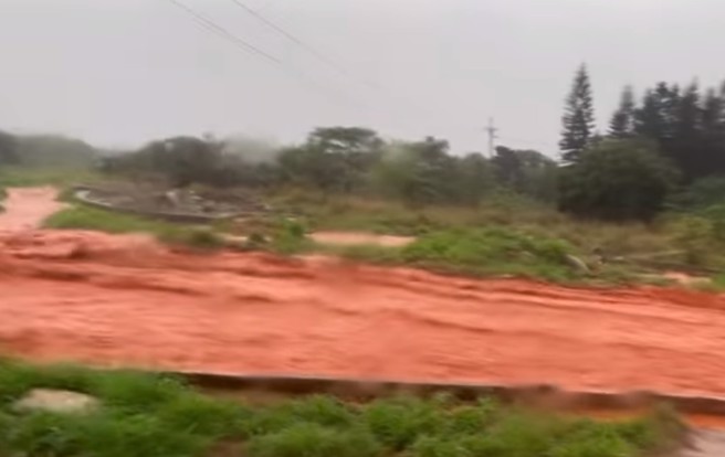 台中沙鹿地区大淹水。（图／脸书社团「沙鹿之美」版主提供）