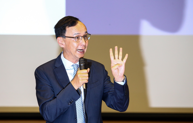 2024总统人选，国民党挺侯派急喊徵召，是否5月就徵召？主席朱立伦表示，要对国民党的自己候选人有信心，并强调，团结才是胜选的基础，不只他这样想，相信国民党的主要候选人也这样想。（邓博仁摄）