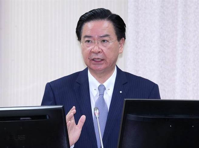 吴钊燮今列席立院外交国防委员会，就「近年参与国际组织及推动经贸外交之成果与未来策进作为」报告并备询。（黄世麒摄）