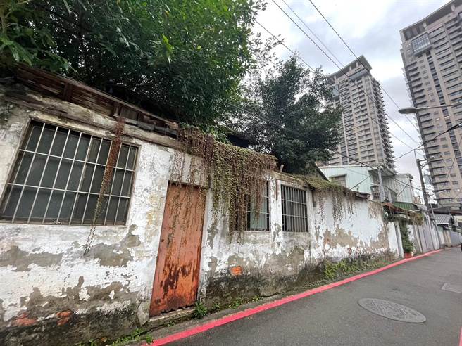 新店區三民路35巷周邊的更新單元，基地面積約2400坪，新北住都中心將進場擔任實施者。（新北住都中心提供）