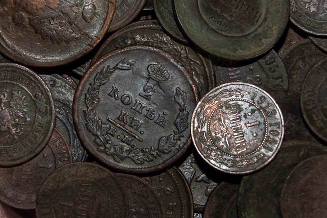 西班牙居民在野獾巢穴附近，发现数枚古硬币，经过鑑定惊觉，硬币可追溯至罗马帝国。(示意图/达志影像)