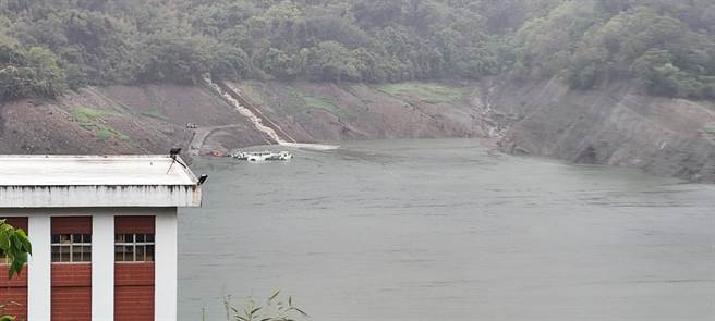 苗栗縣鯉魚潭水庫因豪大雨帶來大量進水，水庫蓄水明顯回升。（謝明俊攝）