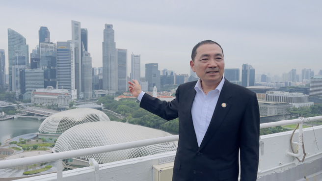 新北市长侯友宜(图)访问新加坡，今(20)日上午与星国国家发展部部长Desmond Lee会晤。（吕健豪／摄）