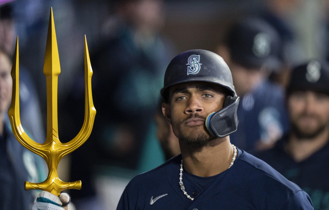 J-Rod霸气举起三叉戟。（路透）