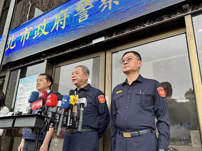 新北市街头今传枪响！17岁刘姓少年今持改造衝锋枪扫射土城区某当舖门口。新北市警察局长廖训诚表示，今晚将针对帮派经常出入及容易滋事处所，举办全市扩大临检的行动。（蔡雯如摄）