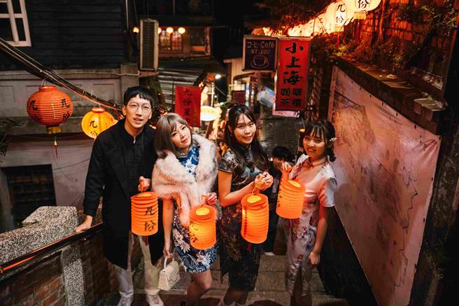 今年首次举办的新北市九份红灯笼祭，获得了美国缪思创意奖的金奖殊荣。（新北市政府提供／张志康新北传真）