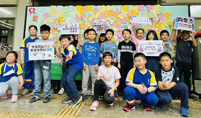 基隆市各中小学响应性平教育日打卡。（基隆市政府提供／徐佑升基隆传真）