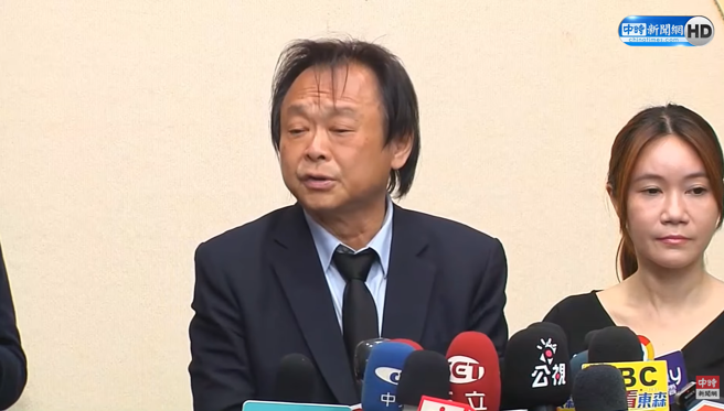 民进党台北市立委第二选区（士林、大同）初选由民进党台北市议员王世坚（左）胜出。（图／截自中时新闻网YT直播）