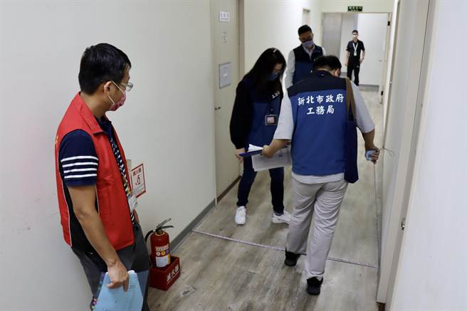 劳工局指出，今日稽查发现，福和生鲜除了厕所及卫浴区域地板潮湿、防火门回归有稍慢等状况，宿舍面积、便厕数量及管理与申诉规则等，皆符合外国人生活照顾服务计画书规定。（劳工局提供）