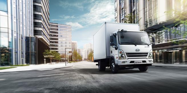 HYUNDAI国产5吨大霸王 QT500抢攻都会运输市场(业者提供）