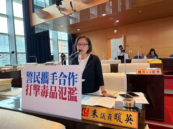 台中市议会20日进行公寓大厦内吸食K他命专案报告，市议员朱暖英关心毒品进入社区的问题。(朱暖英提供)