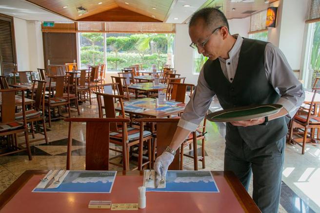 解決餐旅業缺工問題，老爺酒店集團公布「壯幫手」募集計畫，鼓勵壯世代重返職場。（圖／老爺酒店集團提供）