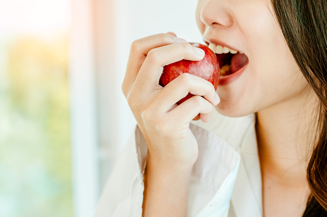 洪泰雄表示，多數水果含有單寧酸，一旦與胃酸相互作用，容易造成消化不良。（示意圖／達志影像）