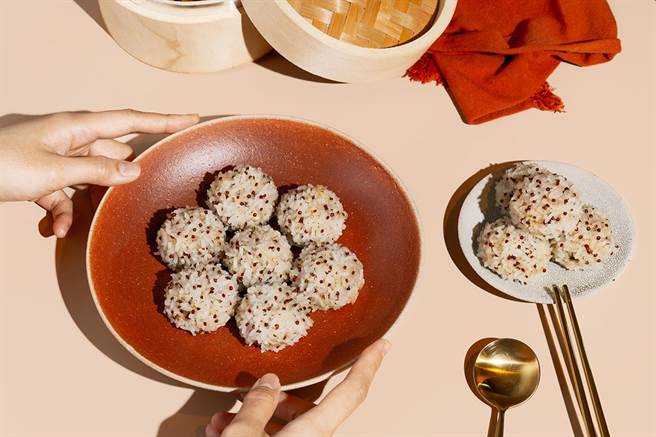 大成集团NEO Foods新创肉与Gino Green 22日、23日于未来市集抢先推以植物肉做成的珍珠丸子、海鲜饼、韩式鸡丁。（品牌提供）