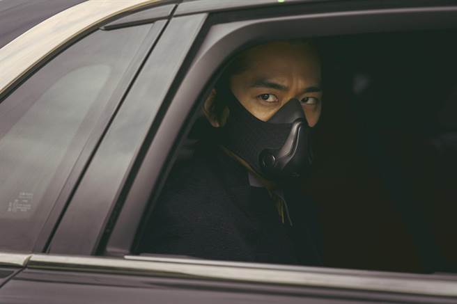 宋承宪在《末日骑士》饰演最大反派千明集团继承人「柳锡」。（Netflix提供）