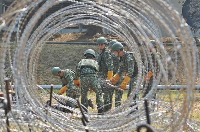 新北某炸物店老板因为教召公休，无奈透露他已经连三年都中了。(示意图，资料照／姚志平摄)