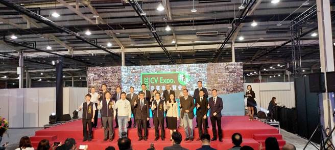 「2023商业车博览会」在台中国际展览馆正式登场，20日在理事长张玉颖、台中市政府秘书长黄崇典等廿位贵宾联袂剪彩下盛大开幕。（民眾提供／冯惠宜台中传真）