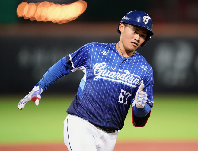 富邦悍将辛元旭。（富邦悍将提供）