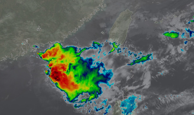 雷雨帶擋路，導致西南風水氣進不來，南部降雨不如預期。（翻攝台灣颱風論壇｜天氣特急臉書）