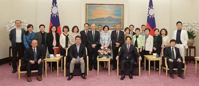 赖清德副总统 20 日接见台湾癌症基金会等13个病友团体。（总统府提供）