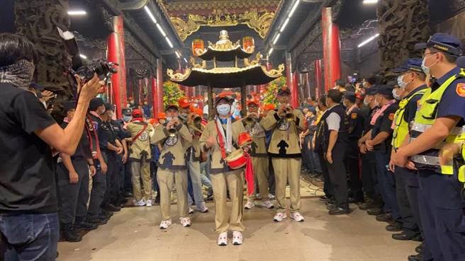 中警预估今年将吸引超过10万名妈祖信徒随行，共计动员1600名警力，以绵密的警卫部署确保銮轿。（台中市警察局提供／张妍溱台中传真）