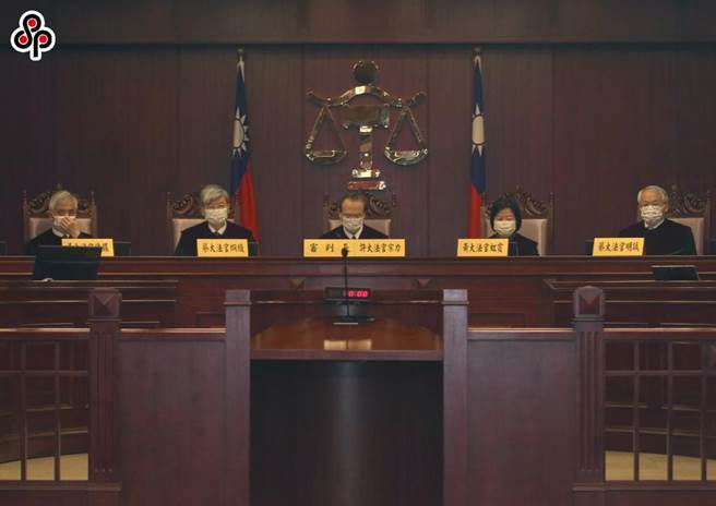 检察官顏汝羽在检察官论坛点名一位律师「白目到开完侦查庭后，跑去跟担任法官的朋友抱怨」，惩戒法院审理后判决10个月俸确定，她不服提释宪，宪法法庭裁定不受理。（宪法法庭本报资料照片）