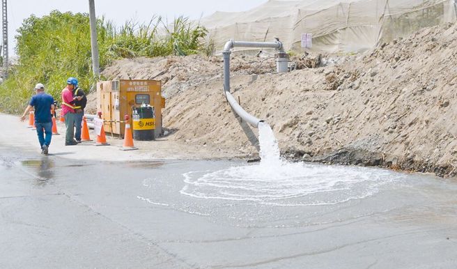 高雄市大树区高屏溪溪埔伏流水的工程。（本报资料照／林瑞益摄）