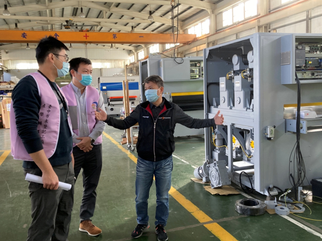 台中市未登记工厂产学辅导团专家学者辅导。（图/ 台中市政府经济发展局提供）