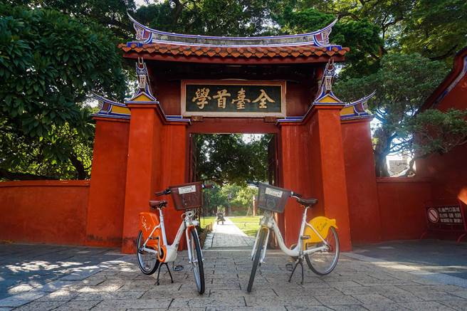 台南市公共自行車YouBike 2.0E電輔自行車，從今天中午起將加入服務行列。（交通局提供／洪榮志台南傳真）