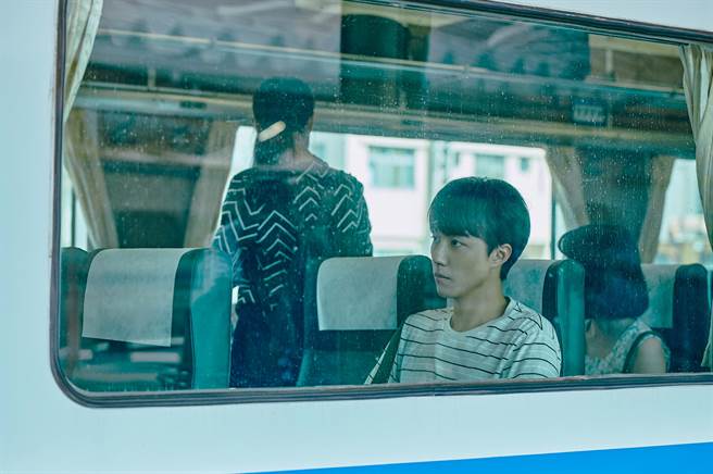 由蔡凡熙担纲男主角演出的《不能流泪的悲伤》剧照。（华映娱乐提供）