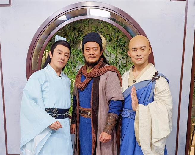 陈浩民(左起)、黄日华与樊少皇隔了多年再以《天龙八部》中的扮相现身。（艾迪昇传播提供）