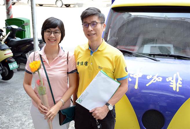 立委鍾佳濱黨內初選大勝對手陳明達，爭取連任邁出第一步。(林和生攝)