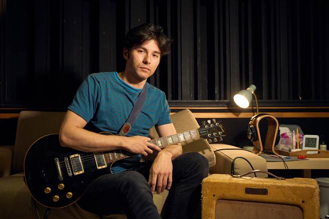 凤小岳新歌〈风车〉26日至28日于POP Radio首播，28日正式上线。（环球音乐提供）