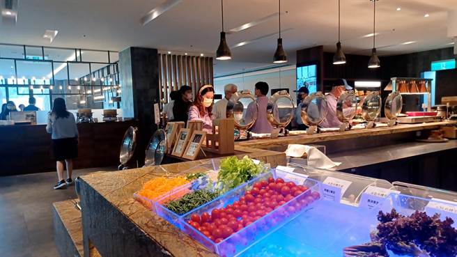 纯植物性来源的饮食新浪潮已成国际趋势。而吃有机蔬食为「食」践减碳以及参与永续行动最容易的方式。（陈韵萍摄）