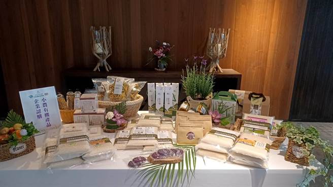 秧悦美地度假酒店倡议「行动实践ESG，向永续发展迈进」，邀请南山人寿、迅杰科技等企业团体共同认养小农，在ESG永续道路上共好。（陈韵萍摄）