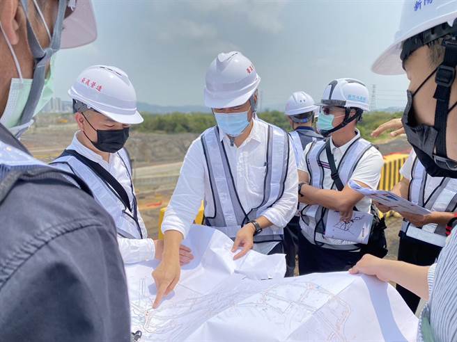 新竹市光埔二期自办市地重划工程总进度已达30％，市府日前邀请相关局处单位，以及内政部土地重划工程处率员到场共同查核。（新竹市政府提供／王惠慧新竹传真）
