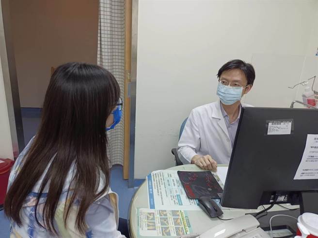 童综合胃肠肝胆科经医师郑煜明表示，民眾若严重胃炎小心淋巴瘤找上门，幽门杆菌恐是祸首。（童综合医院提供）