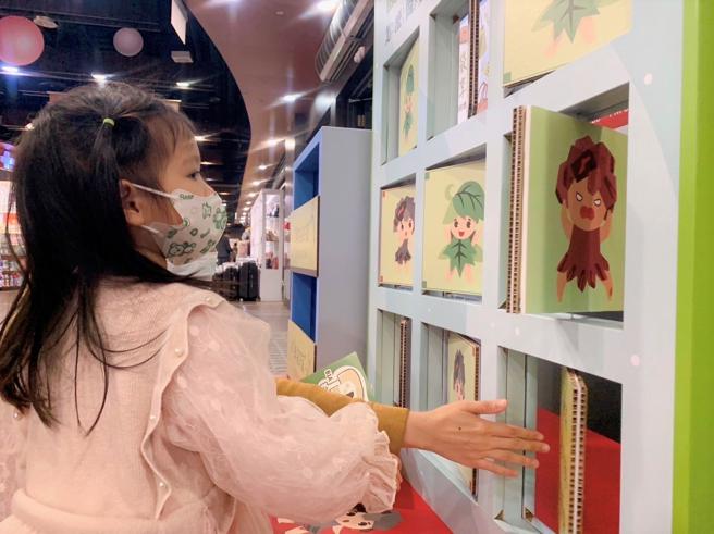Global Mall设置独家「翻翻乐」策展，带给小朋友各式生活中的环保小知识，推广绿色生活行动。（Global Mall提供）