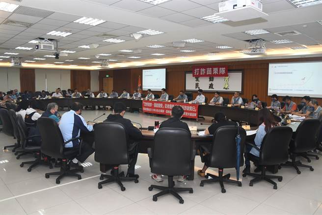 苗栗县政府打诈队加强识诈宣导。（苗栗县警局提供／谢明俊苗栗传真）