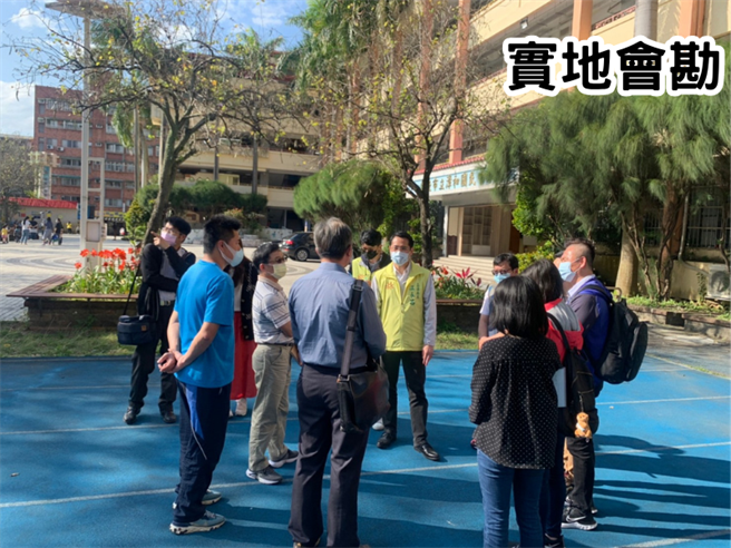 江永昌成功向中央争取重建漳和国中羽球馆经费。（江永昌办公室提供）