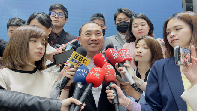 對於行政院長陳建仁稱新北市要為槍擊案負責，侯友宜(圖)今在新加坡正面回應。（呂健豪／攝）