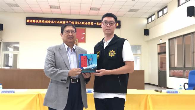 新竹縣政府警察局刑警大隊小隊長鍾志杰能文能武，不只破案績效佳，也很會讀書。（鍾志杰提供／邱立雅竹縣傳真）