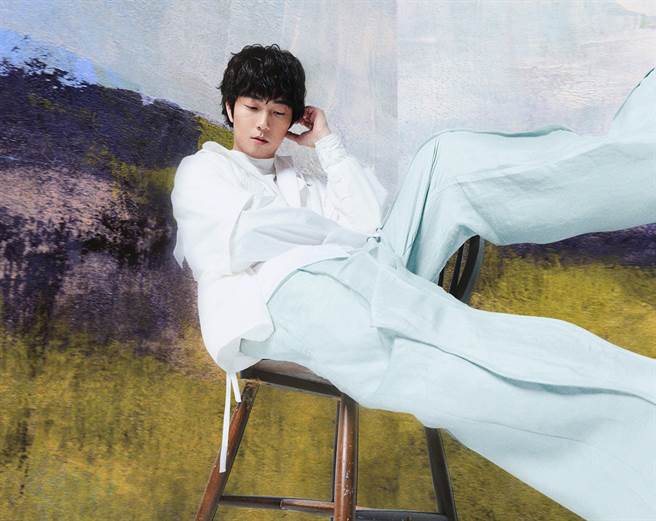 许书豪相隔2年多推出新专辑《最美的地方》。（华纳音乐提供）