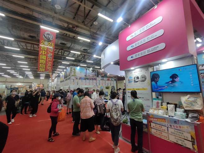 全球疫情解封，旅游风潮再起，「TITF台中国际旅展」21日至24日在台中世贸中心盛大展出，共邀集129家业者、规画约200摊展位一同展出。（潘虹恩摄）