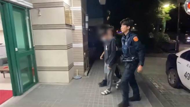 警方逮捕露鸟嫌犯。（警方提供）