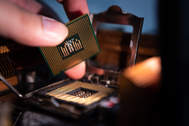 越南产业专家分析，越南本土企业很难参与到晶片的供应链中，应设法增加自己的产业附加价值。（示意图／shutterstock）