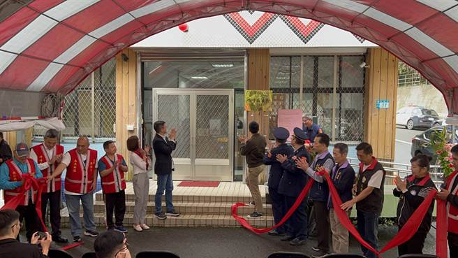 新店分局今完成派出所正名揭牌。（警方提供）