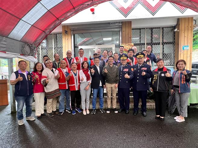 新店分局今完成派出所正名揭牌。（警方提供）