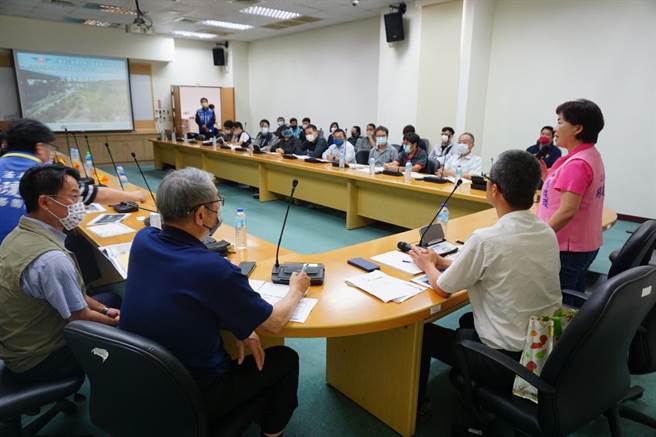 后丰大桥引道衔接堤南路审查会21日举行，立委杨琼璎等人均出席关心。（杨琼璎服务处提供／陈淑娥台中传真）